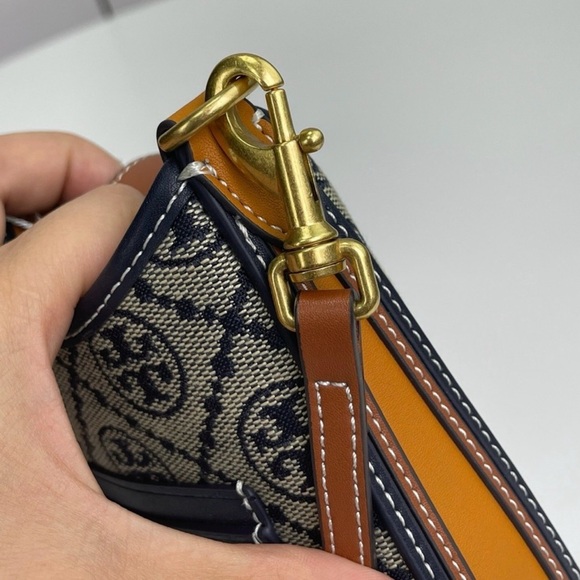 Tory Burch Navy and Cream Patterned Crossbody Bag - Picture 8 of 9